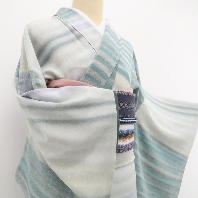【新品・小紋】前田仁仙 落款 胴抜き仕立て 着物 正絹 仕付け糸付 tomihisa”淡い寒色が描く軽やかモダン”9618