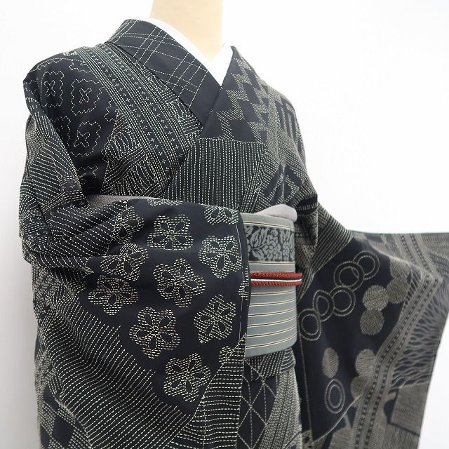 【新品・お召】刺し子 着物 正絹 仕付け糸付 tomihisa”一針の美しさをまとうモノトーンの楽しさ”9657