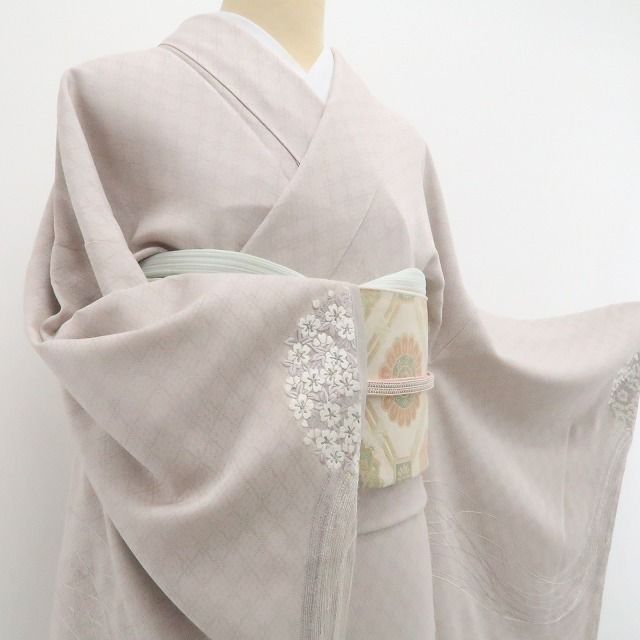 【新品・付下げ】刺繍 桜 着物 正絹 仕付け糸付 tomihisa”袖口に桜を咲かせて所作まで美しく”9662