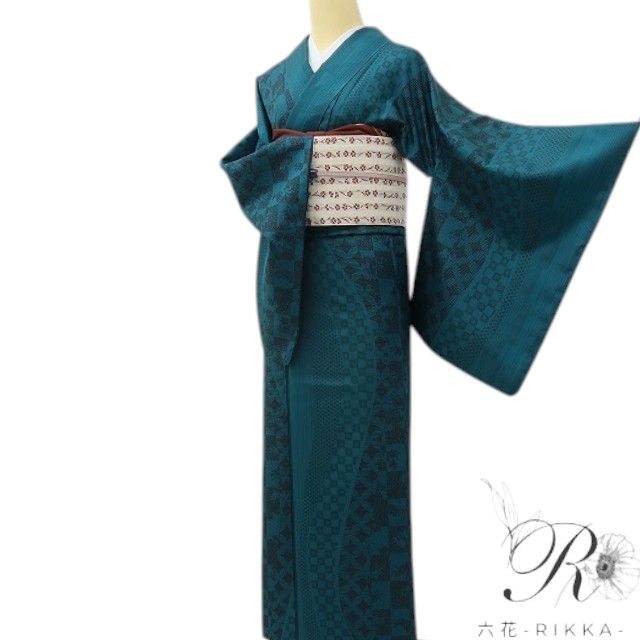 六花-RIKKA- 美品 正絹 (株)一蔵謹製 証紙付 トールサイズ 流れる伝統柄に、桜が隠れんぼ♪ 本場大島紬 着物 A6199
