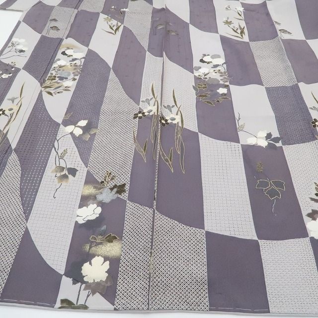 【中古】tomihisa 未着用 スワトウ刺繍 着物 正絹 仕付け糸付 付下げ 4229