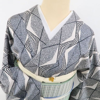 【中古】tomihisa 美品 幾何学模様 着物 正絹 仕付け糸付 小紋 4608