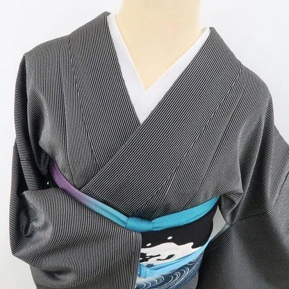 【新古品】tomihisa 新品 縦縞 モノトーン 着物 正絹 仕付け糸付 お召 4854