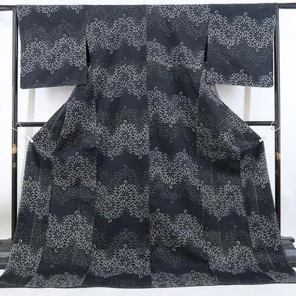 【新古品】tomihisa 新品 オーガンジー 菊 着物 正絹 仕付け糸付 お召 4877
