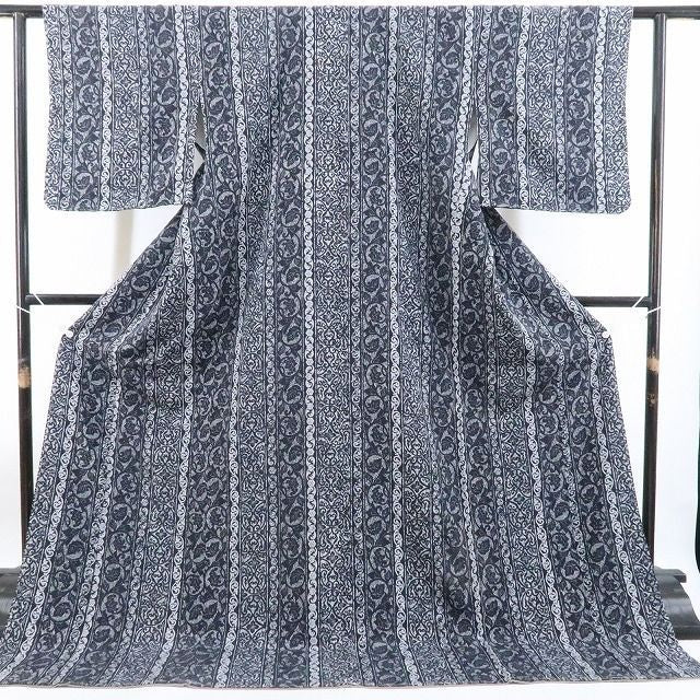 【中古】tomihisa 美品 葡萄更紗 モノトーン 着物 正絹 仕付け糸付 小紋 4926