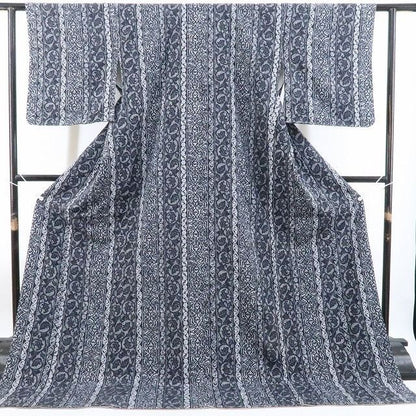 【中古】tomihisa 美品 葡萄更紗 モノトーン 着物 正絹 仕付け糸付 小紋 4926