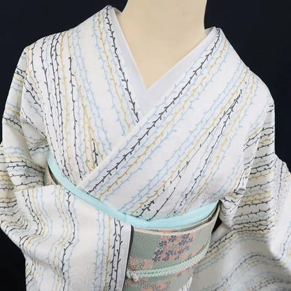 【新古品】tomihisa 新品 草野一騎 落款 柳 薔薇地紋 着物 正絹 仕付け糸付 小紋 5165