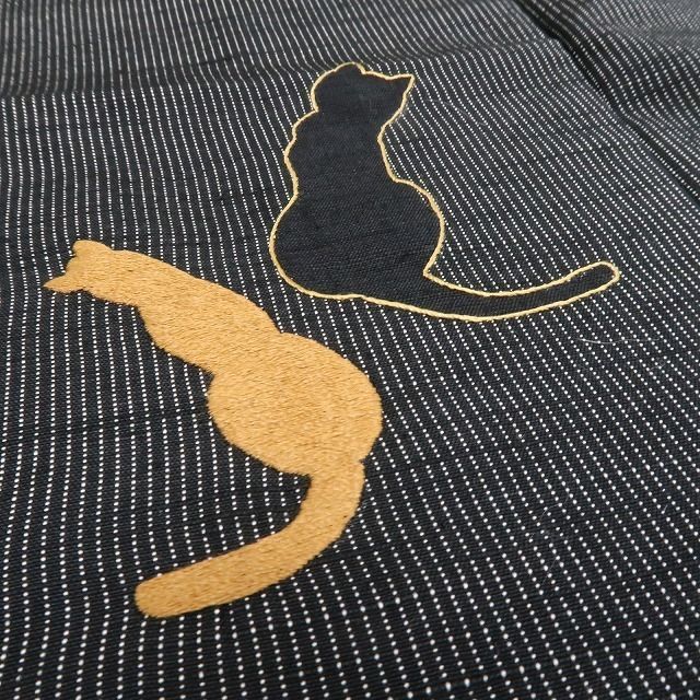 【新古品】tomihisa 新品 単衣 猫 刺繍 着物 正絹 仕付け糸付 紬 5428