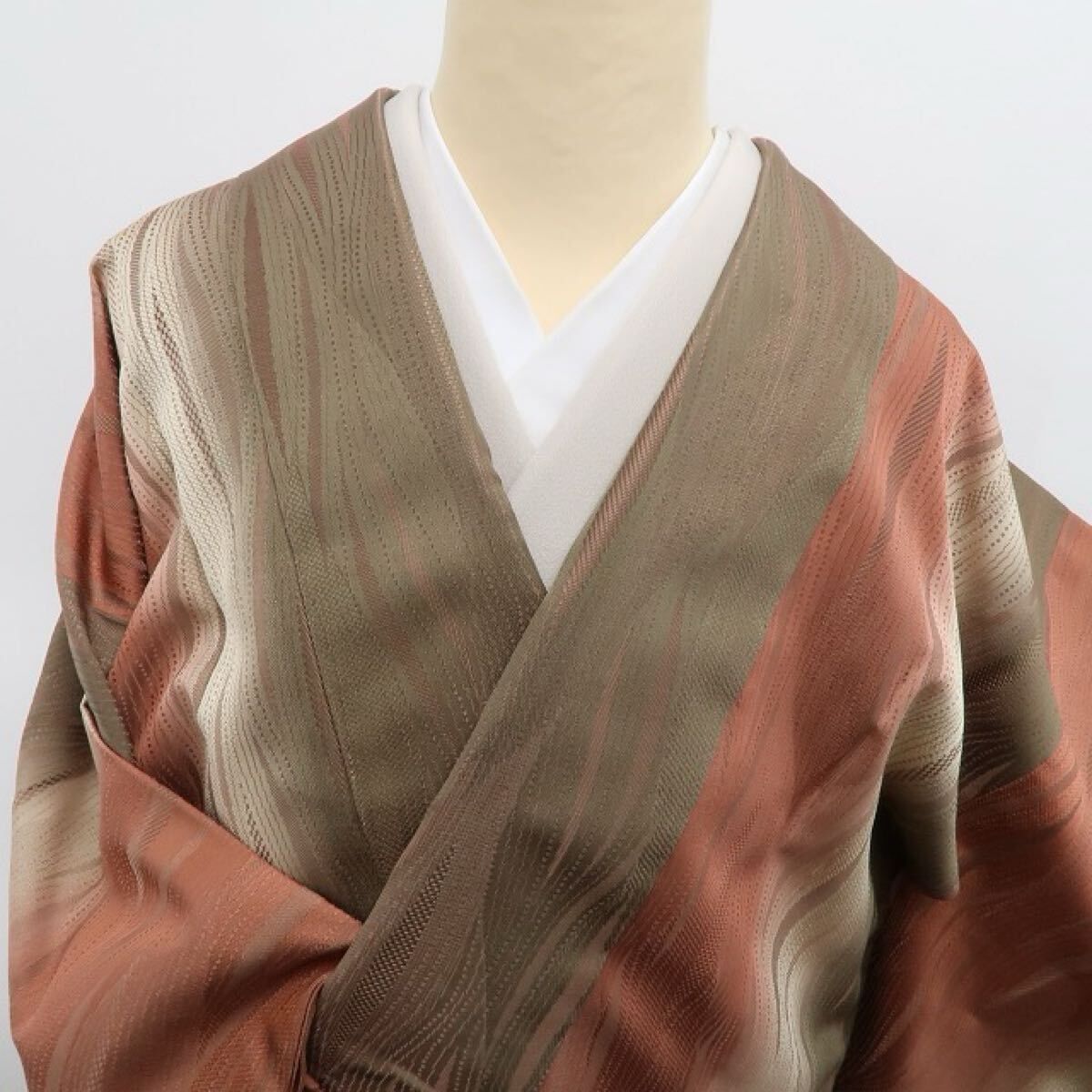 tomihisa 新品 縦暈し 草木染 着物 正絹“視線を射止めて振り返るお洒落自慢のハイセンス”仕付け糸付 ロング丈 道中着 6963