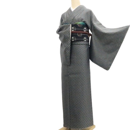【新古品】tomihisa 新品 市松 モノトーン 着物 正絹 仕付け糸付 お召 7426