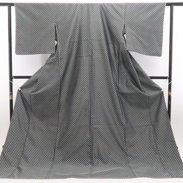 【新古品】tomihisa 新品 市松 モノトーン 着物 正絹 仕付け糸付 お召 7426