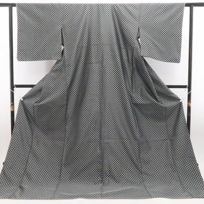【新古品】tomihisa 新品 市松 モノトーン 着物 正絹 仕付け糸付 お召 7426