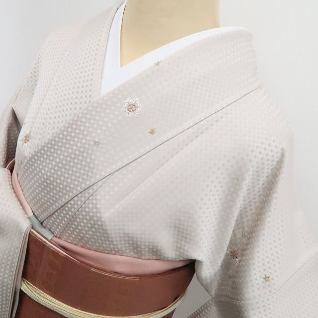 【新古品】tomihisa 新品 刺繍 雪の結晶×星 着物 正絹 仕付け糸付 小紋 7446
