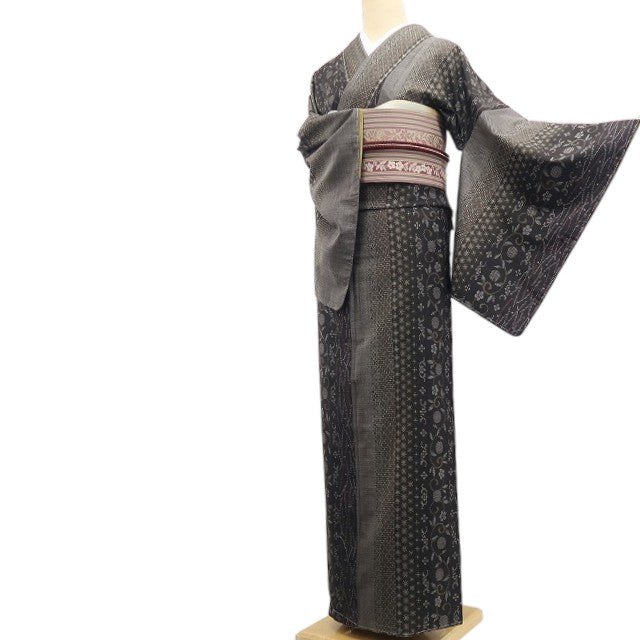 【新古品】tomihisa 新品 笹蔓 カタス式 ７マルキ 屋久杉染 着物 証紙付 仕付け糸付 本場大島紬 7482