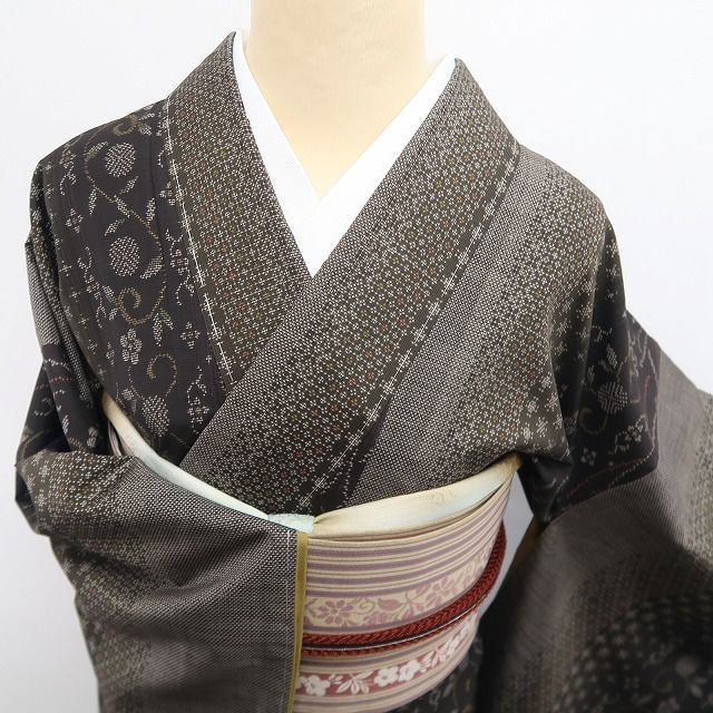 【新古品】tomihisa 新品 笹蔓 カタス式 ７マルキ 屋久杉染 着物 証紙付 仕付け糸付 本場大島紬 7482