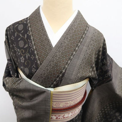 【新古品】tomihisa 新品 笹蔓 カタス式 ７マルキ 屋久杉染 着物 証紙付 仕付け糸付 本場大島紬 7482