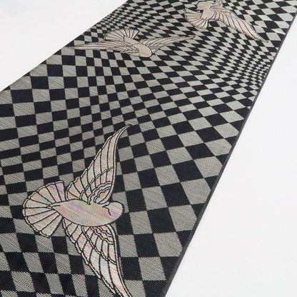 【新古品】tomihisa 新品 斉藤三才 落款 飛翔鳥 モノトーン 着物 正絹 全通 袋帯 7495