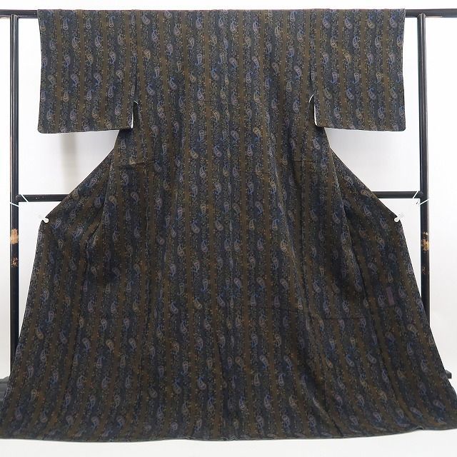 【新古品】tomihisa 新品 やまと誂製 前田仁仙 落款 ペイズリー 着物 正絹 仕付け糸付 小紋 7500