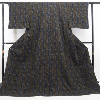【新古品】tomihisa 新品 やまと誂製 前田仁仙 落款 ペイズリー 着物 正絹 仕付け糸付 小紋 7500