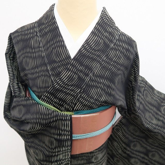 【新古品】tomihisa 新品 幾何学模様 着物 正絹 仕付け糸付 トールサイズお召 7552