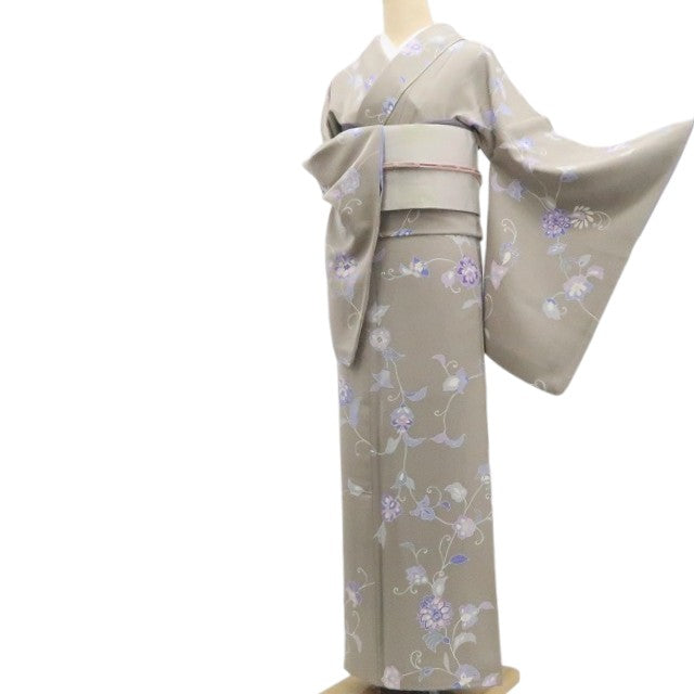 【新古品】tomihisa 新品 伊勢丹謹製 唐花 着物 正絹 仕付け糸付 小紋 7556