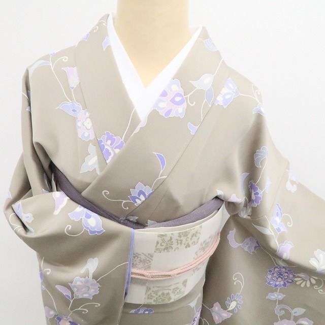 【新古品】tomihisa 新品 伊勢丹謹製 唐花 着物 正絹 仕付け糸付 小紋 7556