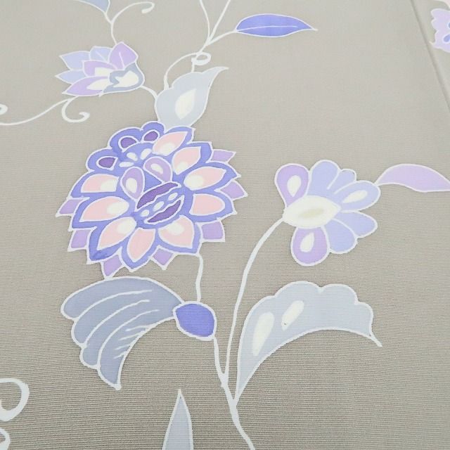 【新古品】tomihisa 新品 伊勢丹謹製 唐花 着物 正絹 仕付け糸付 小紋 7556