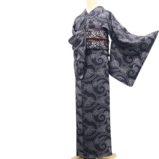 【新古品】tomihisa 新品 花唐草 モノトーン 着物 正絹 仕付け糸付 小紋 7592