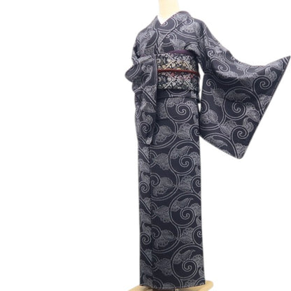 【新古品】tomihisa 新品 花唐草 モノトーン 着物 正絹 仕付け糸付 小紋 7592