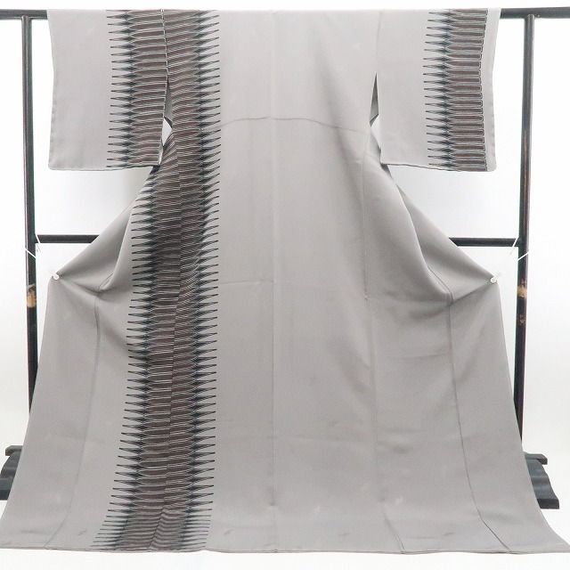 【新古品】tomihisa 新品 コウモリ地紋 着物 正絹 仕付け糸付 付下げ 7664