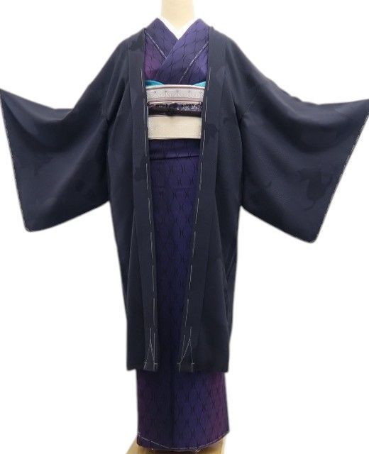 【新品】tomihisa 新品 お仕立て上がり品 猫 着物 正絹 仕付け糸付 ロング丈 無地染 長羽織7675