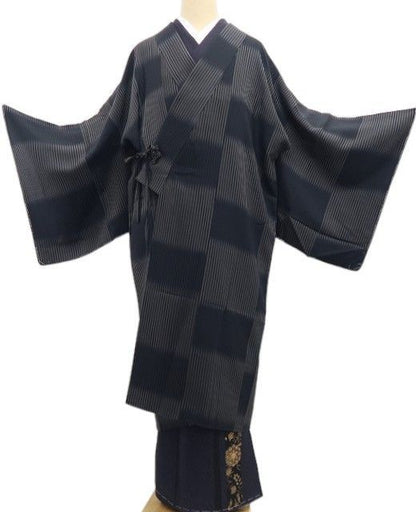 【新古品】tomihisa 新品 縦縞×市松 モノトーン 着物 正絹 仕付け糸付 ロング丈 道中着 7718