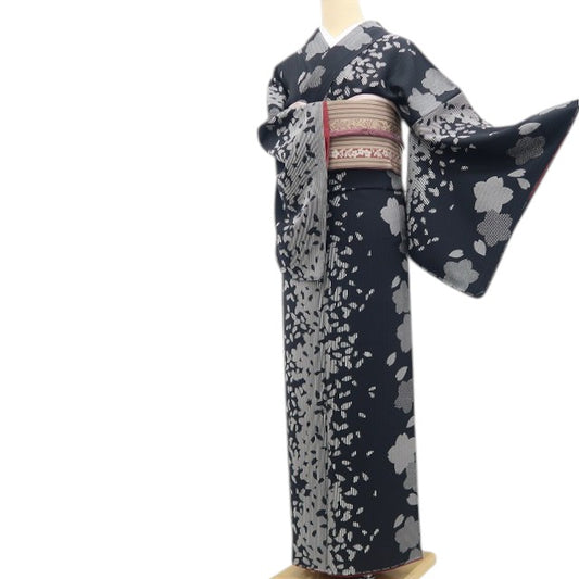【新古品】tomihisa 新品 桜 モノトーン 着物 正絹 仕付け糸付 小紋 7754