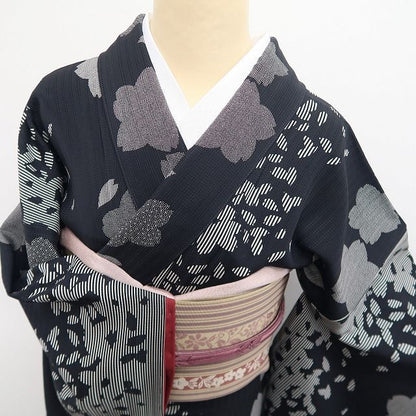 【新古品】tomihisa 新品 桜 モノトーン 着物 正絹 仕付け糸付 小紋 7754