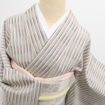 【新古品】tomihisa 新品 本草木染 縦縞 着物 正絹 証紙付 仕付け糸付 置賜紬 7784