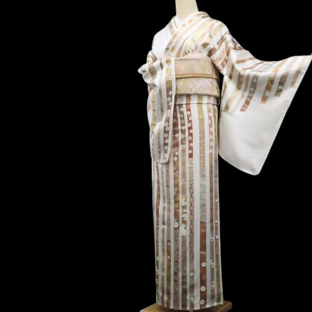 【新古品】tomihisa　新品 金駒刺繍 着物 正絹 仕付け糸付　訪問着 7793