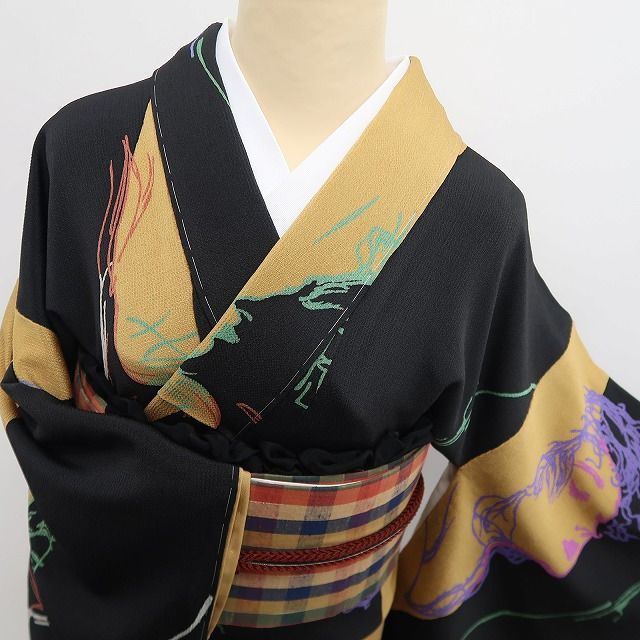 【中古】tomihisa 美品 画家・天野喜孝 モダンアート 着物 正絹 仕付け糸付 小紋 7818