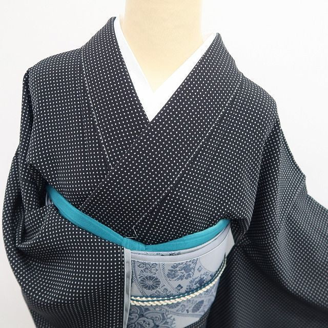 【新古品】tomihisa 新品 さが美謹製 モノトーン 着物 正絹 仕付け糸付 小紋 7822