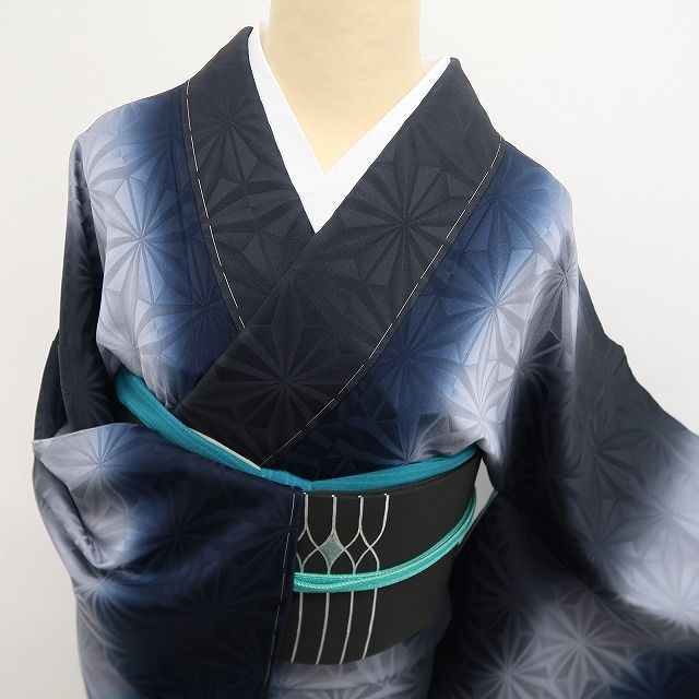 【新古品】tomihisa 新品 縦暈し 麻の葉 着物 正絹 仕付け糸付 小紋 7841