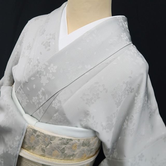 【新古品】tomihisa 新品 桜地紋 着物 正絹 仕付け糸付 色無地 7856