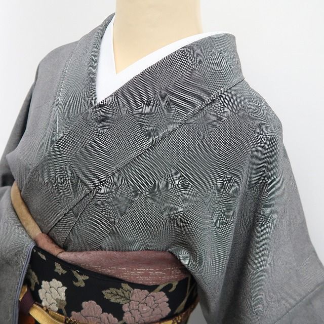 【新古品】tomihisa 新品 鮫×行儀×角通し モノトーン 着物 正絹 仕付け糸付 江戸小紋 7957