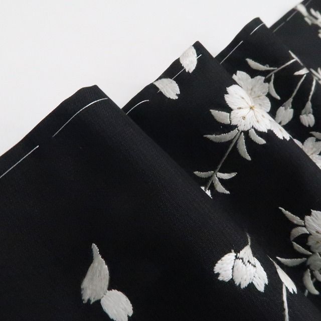 【美品・大島紬訪問着】総刺繍 桜 着物 正絹 仕付け糸付 トールサイズ tomihisa”刺繍で咲かせる気品の枝垂れ桜”9572