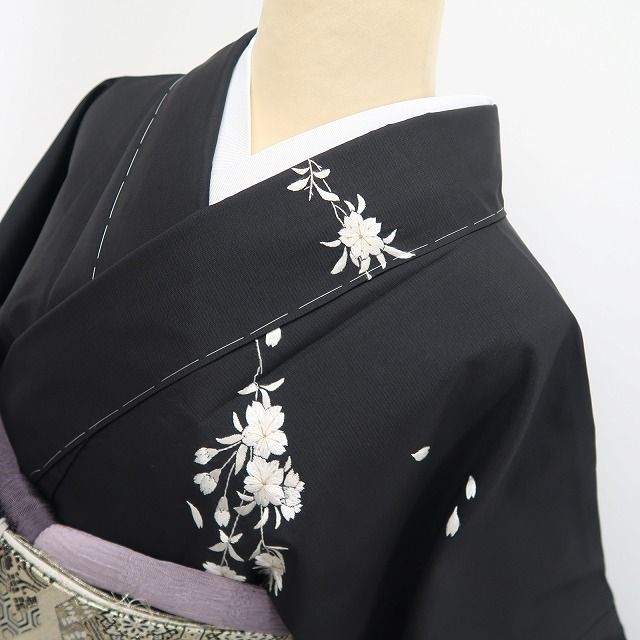【美品・大島紬訪問着】総刺繍 桜 着物 正絹 仕付け糸付 トールサイズ tomihisa”刺繍で咲かせる気品の枝垂れ桜”9572