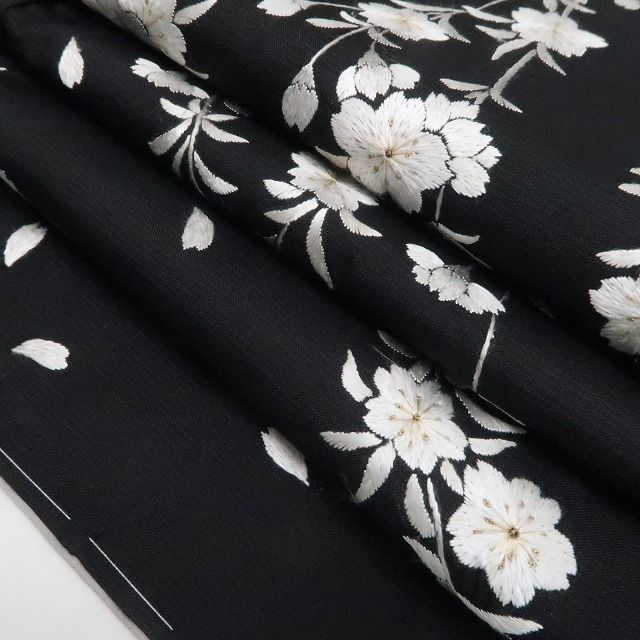 【美品・大島紬訪問着】総刺繍 桜 着物 正絹 仕付け糸付 トールサイズ tomihisa”刺繍で咲かせる気品の枝垂れ桜”9572