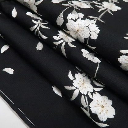 【美品・大島紬訪問着】総刺繍 桜 着物 正絹 仕付け糸付 トールサイズ tomihisa”刺繍で咲かせる気品の枝垂れ桜”9572