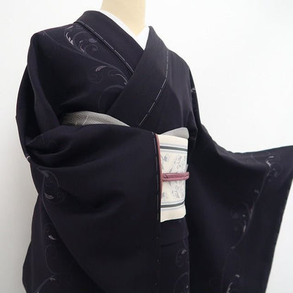 【美品・お召】唐草 着物 正絹 仕付け糸付 tomihisa“心の中に滑りこみお洒落ごころに明かりを灯す”9600