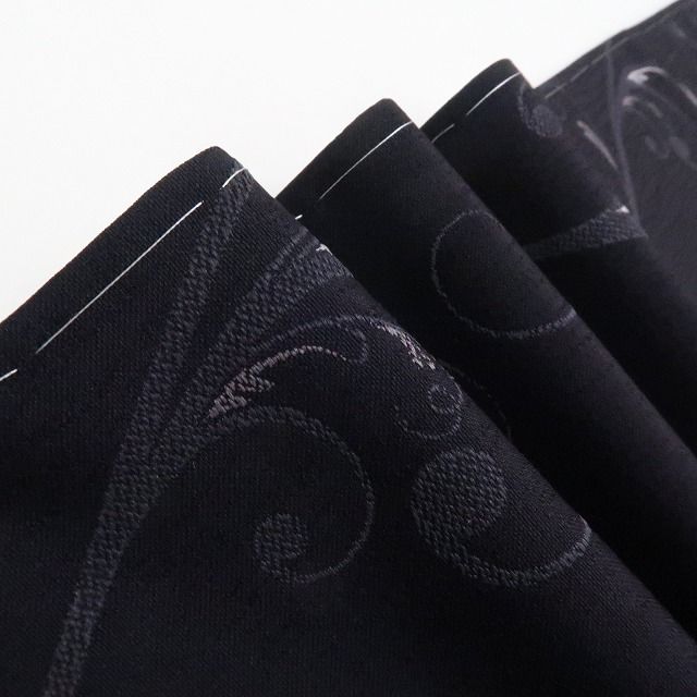 【美品・お召】唐草 着物 正絹 仕付け糸付 tomihisa“心の中に滑りこみお洒落ごころに明かりを灯す”9600