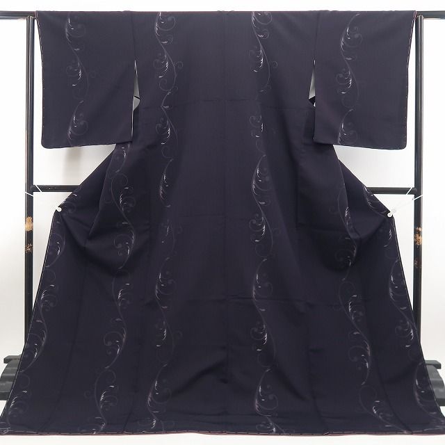 【美品・お召】唐草 着物 正絹 仕付け糸付 tomihisa“心の中に滑りこみお洒落ごころに明かりを灯す”9600