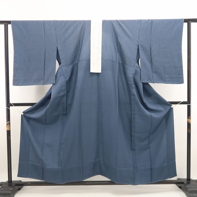 【新品・長襦袢】縦縞 着物 正絹 仕付け糸付 tomihisa”端正な縦縞で装いを整えて”9611