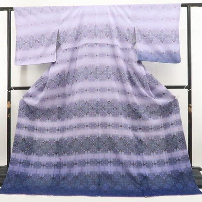 【新品・大島紬付下げ】証紙付 着物 正絹 仕付け糸付 tomihisa”ステンドグラスの美しさを纏って”9624